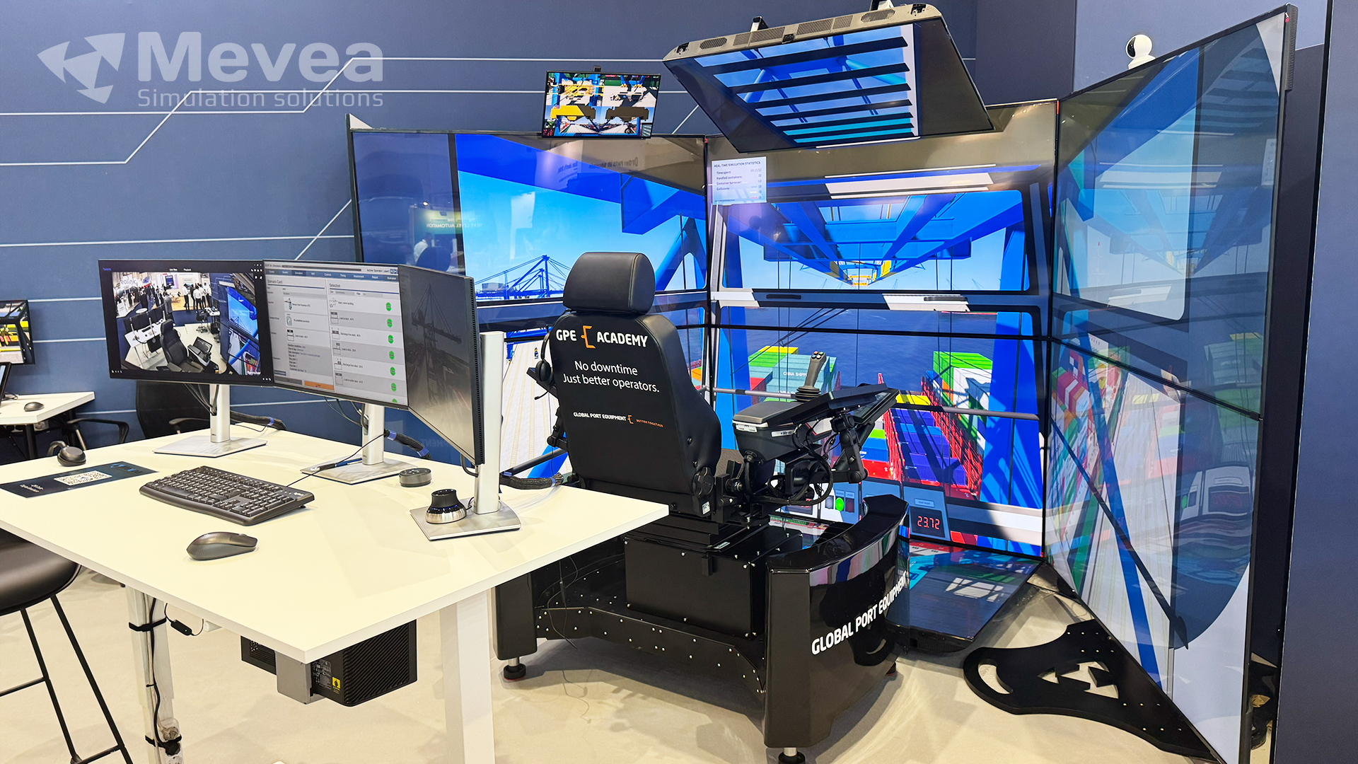 Mevea Pro 8 training simulator and Mevea Instructor Station.